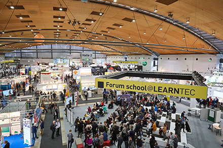 Zum Themenbereich digitale Bildung in der Schule präsentierten sich auf der diesjährigen Learntec rund ein Drittel mehr Aussteller als im Vorjahr.
