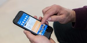 Über den DorfFunk können Bürger in Rheinland-Pfalz ihre Hilfe anbieten