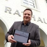 Bad Essen: Bürgermeister Timo Natemeyer präsentiert das Portal OpenR@thaus