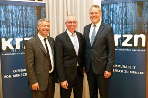 Horst Hermanns verabschiedet sich nach 15 Jahren als Geschäftsleiter des Kommunalen Rechenzentrums Niederrhein (KRZN) in den Ruhestand.