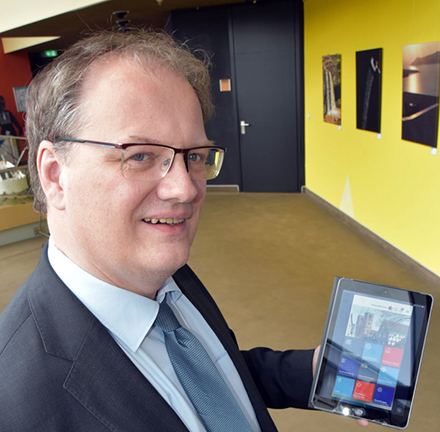 Ennepe-Ruhr-Kreis: Landrat Olaf Schade freut sich über den neuen Kommunikationskanal der Verwaltung.