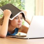Laut Bitkom-Umfrage halten 77 Prozent der Schüler die Auswahl an digitalen Lernangeboten seitens der Schulen für zu gering.