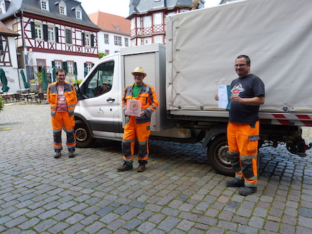 Die Mitarbeiter des Bauhofs der Stadt Heppenheim freuen sich über den Titel Saubermacher-Stadt 2020.