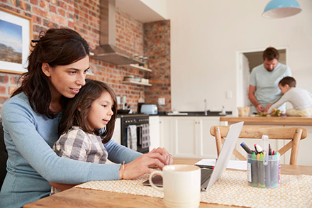 Die digitalen Verwaltungsleistungen für Familien sollen Eltern den Weg zum Amt ersparen.