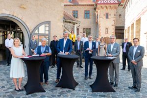 Vertreter der Metropolregion Rhein-Neckar GmbH sowie des Landkreises Bergstraße haben in Heppenheim eine Kooperationsvereinbarung mit dem Land Hessen für den KommunalCampus unterzeichnet.