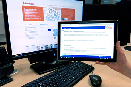 Das Jobcenter im Kreis Recklinghausen ermöglicht die Antragstellung auf ALG II am PC oder Tablet.