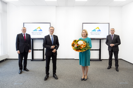 Staffelübergabe an der Spitze der Metropolregion Rhein-Neckar: Peter Johann übernimmt die Geschäftsführung von Christine Brockmann.