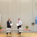 Bei der feierlichen Unterzeichnung der Kooperationsvereinbarung im Rathaussaal in Bernau.
