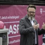 Oberbürgermeister Claus Ruhe Madsen: Glasfaseranschlüsse sind die Basis der smarten Smile City Rostock.