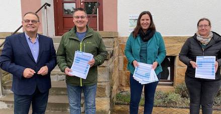 Übergabe der Glasfaseranträge in Schönau.