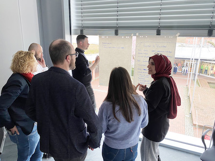 Kreis Kassel: In kleinen Gruppen überlegten sich Akteure der Integrationsarbeit