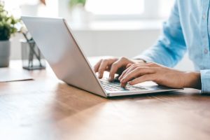 Hamburgerinnen und Hamburger können die Weiterzahlung des Wohngelds jetzt online beantragen.