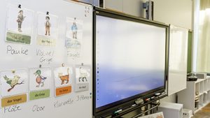 Klassenräume mit digitalen Präsentationsflächen auszustatten gehört zum Digitalisierungskonzept für Schulen in Braunschweig.