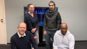 Gruppenfoto von Henning Kohlmeyer, Lara Kremeyer, Massih Khoshbeen und Martial Koyou-Schiffer, die in Hannover mit der E-Government-Plattform cit intelliForm arbeiten.