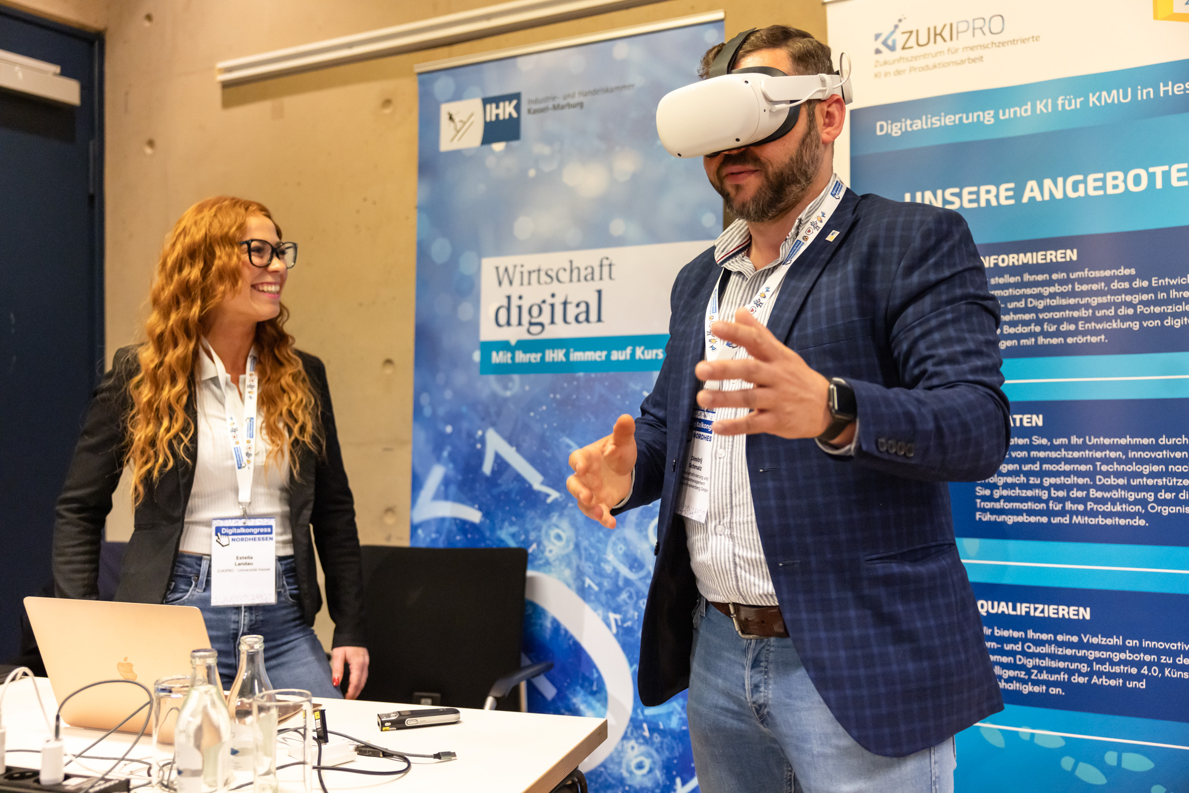 Digitalkongress Nordhessen: Mann testet Virtuelle Brille