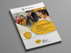 Print-Ausgabe des CSBW-Jahresberichts 2024, die schräg auf einer grauen Oberfläche liegt.