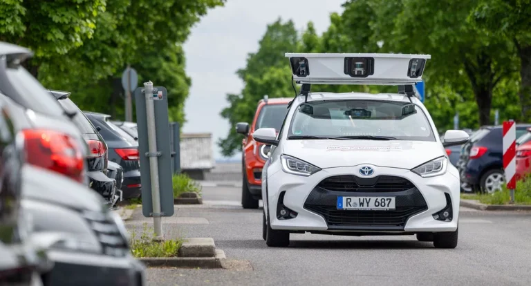 Scan-Fahrzeug auf dem Parkplatz der Uni Hohenheim.