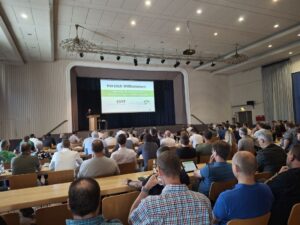 Blick ins Auditorium Fachveranstaltung "Cyberangriffe auf Kommunen"