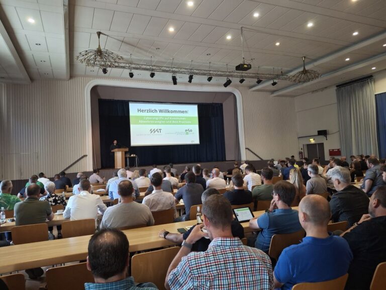 Blick ins Auditorium Fachveranstaltung "Cyberangriffe auf Kommunen"
