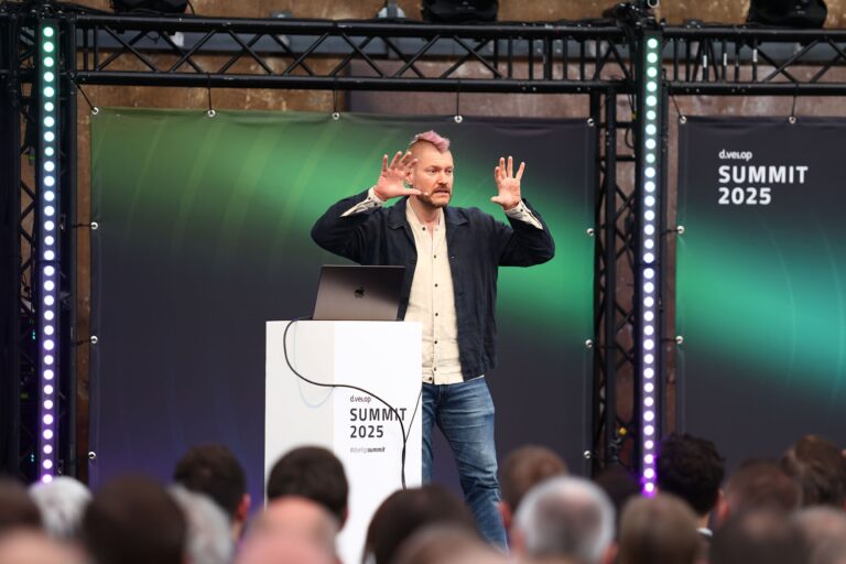 Sascha Lobo auf dem d.velop SUMMIT