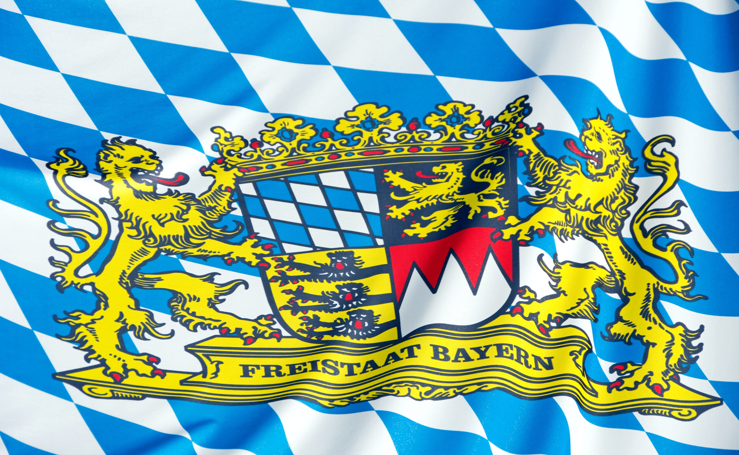 Bayerisches Staatswappen auf blau weißem Hintergrund.