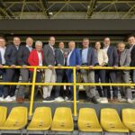 Personen im Stadion