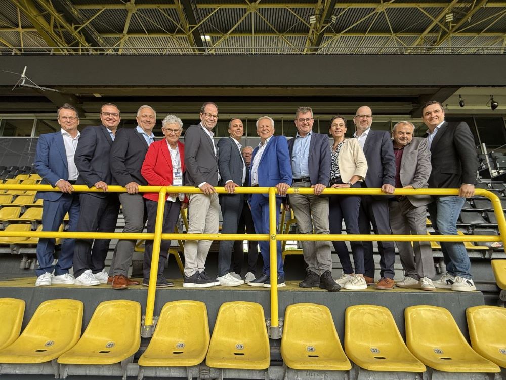 Personen im Stadion