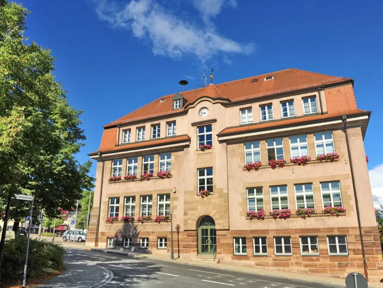 Blick auf das Cadolzburger Rathaus.