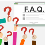 Mehrere Hände halten Fragezeichen in den Händen, im Hintergrund ein Bildschirm mit einer FAQ-Website. Vektorillustration.