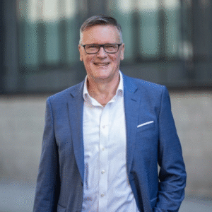 Porträtaufnahme von Rolf Beyer.