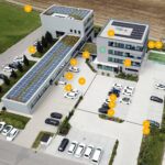 Luftaufnahme des Smart City Campus -farbige Punkte markieren verschiedene smarte Funktionen und technologien.