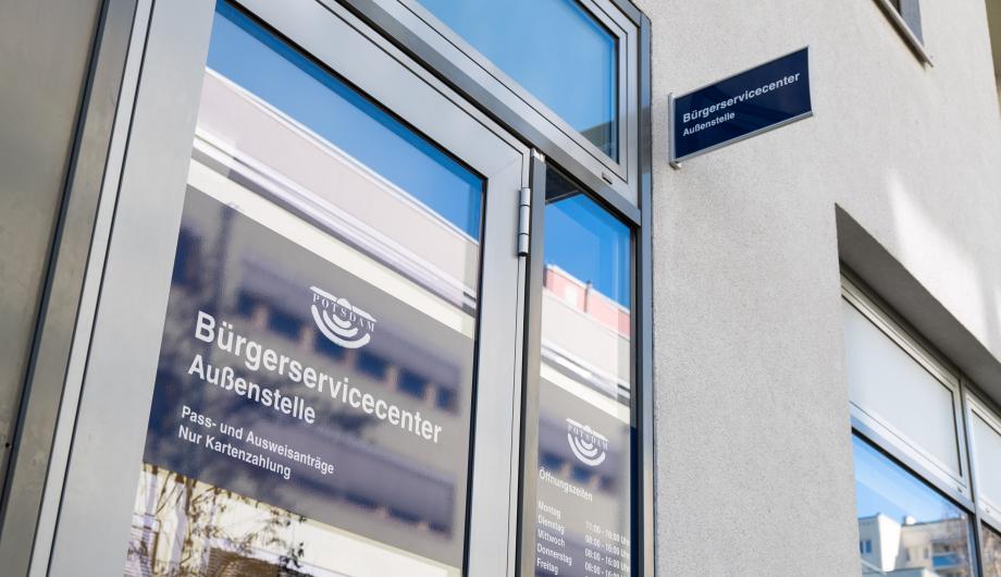 Außenansicht des Bürgerservicecenters in der Edisonallee in Potsdam