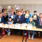 Beispielhaft für alle Schulen in Oberhausen übergab Oberbürgermeister Daniel Schranz neue mobile Endgeräte an der Robert-Koch-Schule. 