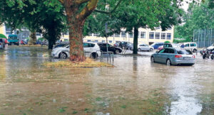 Trier überschwemmter Platz nach Starkregen