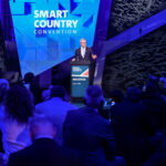 Dr. Karsten Wildberger hält seine Keynote auf der Smart Country Convention 2025