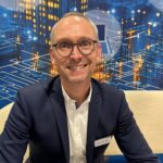 Reinhard Kofler ist Geschäftsführer der RIWA GmbH, das Bild zeigt ihn auf dem Messestand des Unternehmens auf der Kommunale in Nürnberg.