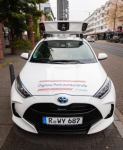 Das Scan-Fahrzeug steht auf einem Parkplatz in Mannheim.