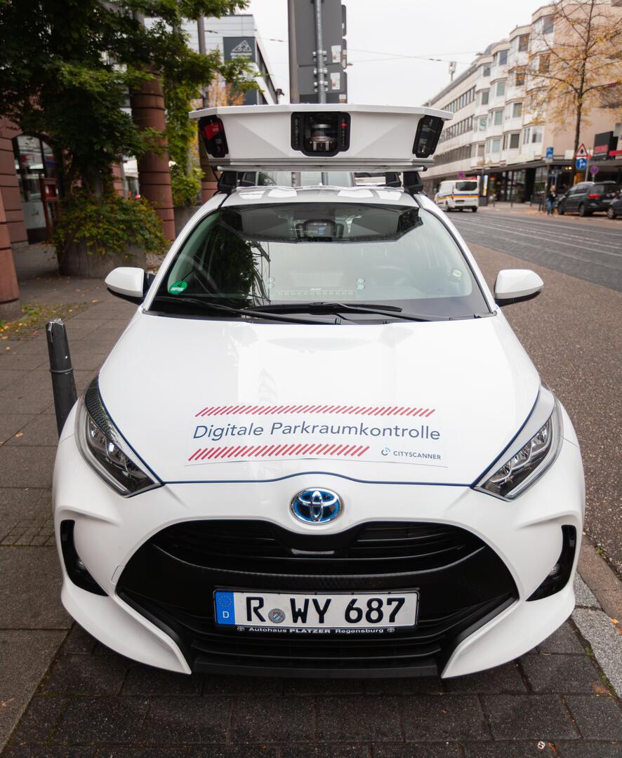 Das Scan-Fahrzeug steht auf einem Parkplatz in Mannheim.