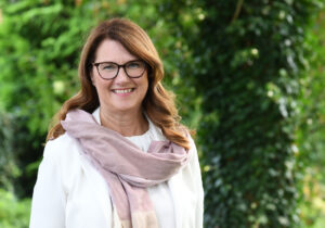 Porträtaufnahme von Karola Voss.