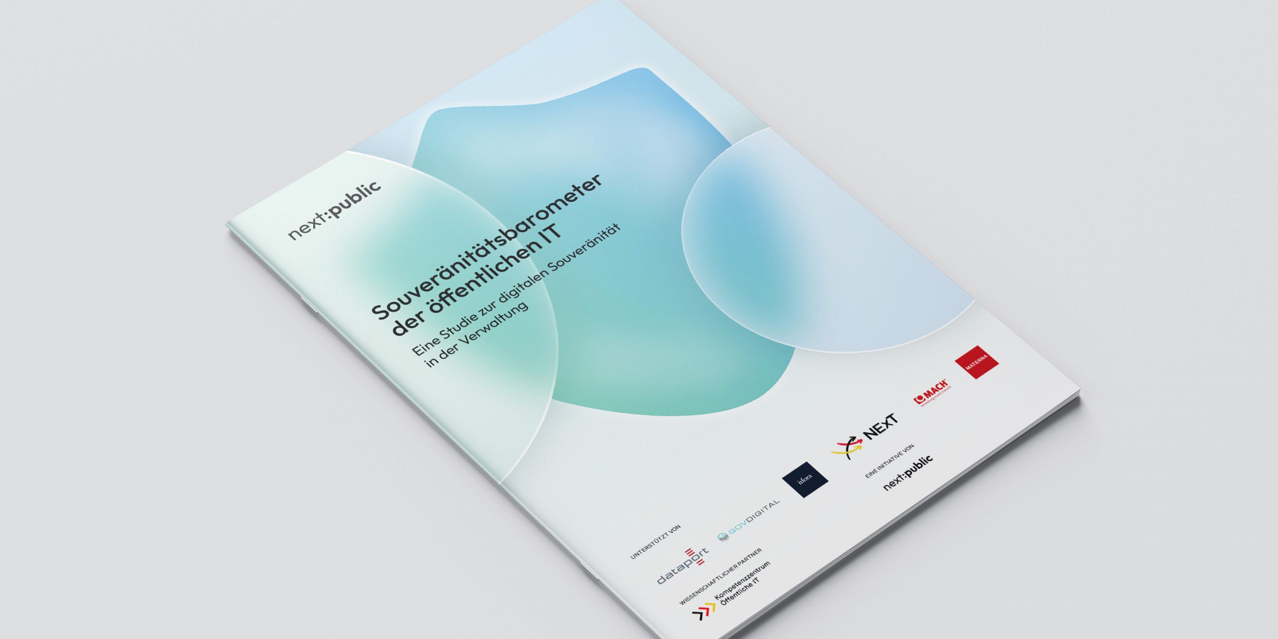 Printausgabe er Studie liegt auf einem hellgrauen Tisch.