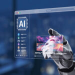 Eine Roboterhand bedient ein Touchdisplay.