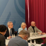 Bundesminister Wildberger mit den Staatsministern Sinemus und Mehring in einem Sitzungssaal