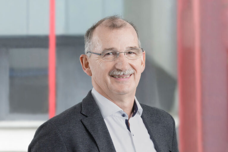 Porträtaufnahme von Johann Bizer.