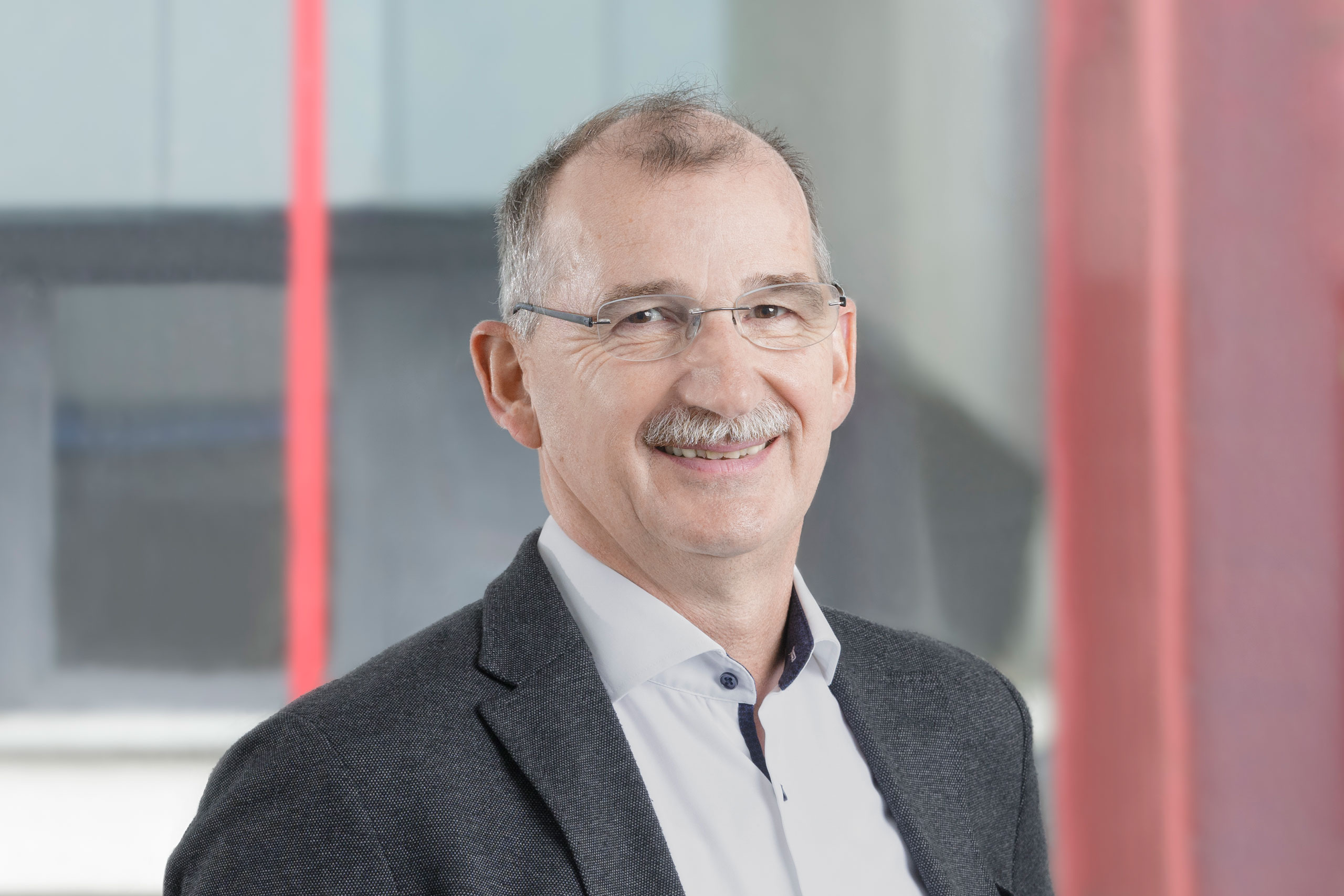 Porträtaufnahme von Johann Bizer.