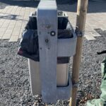 Ein öffentlicher Mülleimer mit Transponder in Arnsberg.