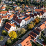 Blick auf das Landratsamt Dingolfing-Landau von oben.