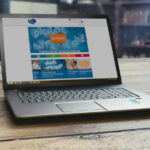 ein Laptop auf dessen Display die Website zur Beteiligungsplattform der Stadt Darmstadt aufgerufen ist