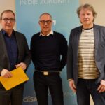 Markus Bauer (Landrat Salzlandkreis), Hendrik Nitz (Chief Governance Officer GISA GmbH), Dirk Helbig (Stabsstellenleiter und CDO / CIO Salzlandkreis) (Quelle: GISA GmbH)