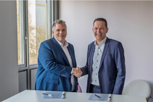 Rahmenvereinbarung Prosoz ekom21 - zwei Männer, die sich die Hand schütteln