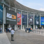 Eingang der Messehalle.